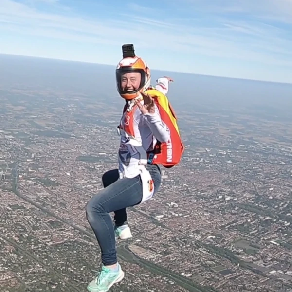 Animatrice Freefly en tête en haut