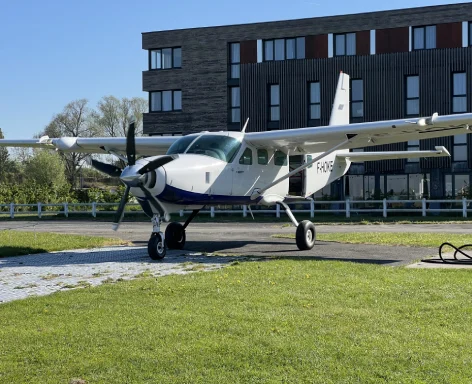 Avion Cessna 208 Caravan F-HOKE au sol